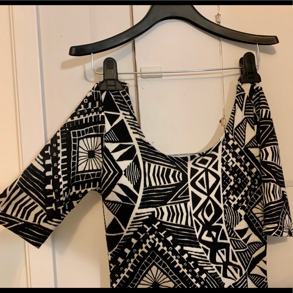 Trendy geometric midi dress - Picture 2 of 5
